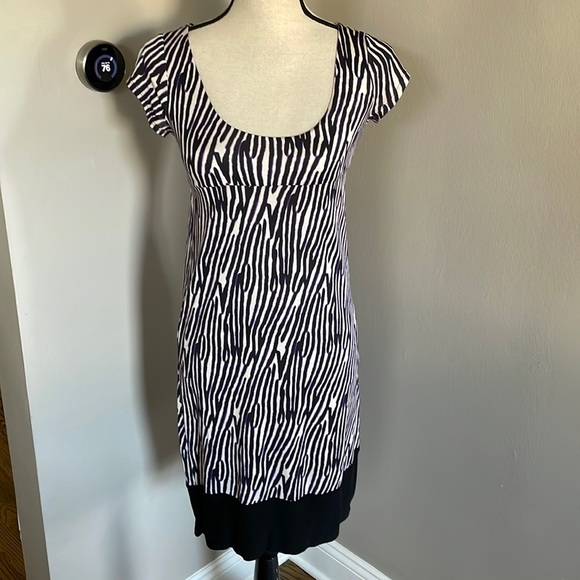 DIANE von Furstenberg 100% silk dress like new - Picture 2 of 11